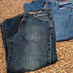 2 pairs of lucky brand 181 jeans 32